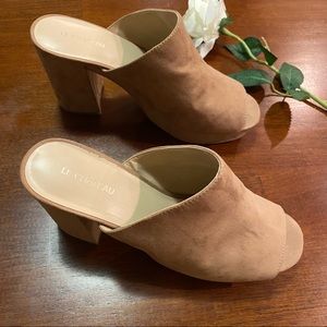Camel/tan Le chateau suede chunky open toe heels size 40